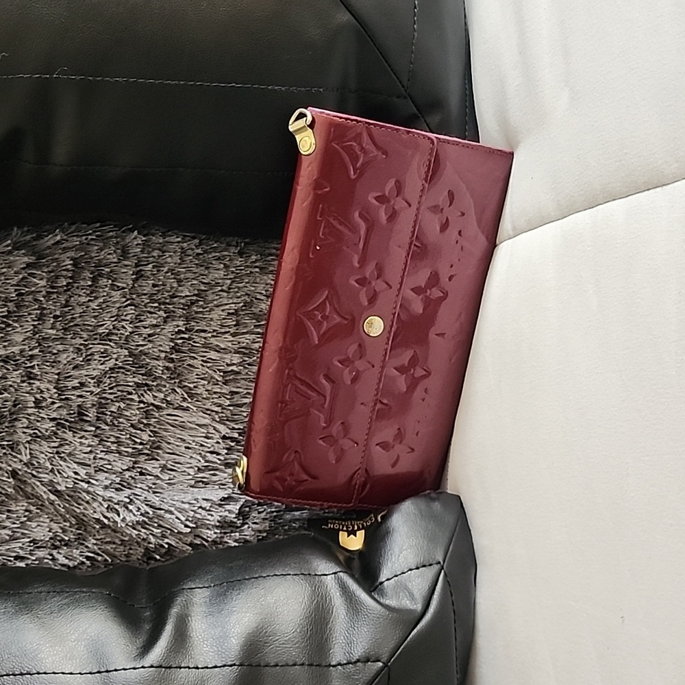 Authentic Louis Vuitton Long Vernis Sarah wallet